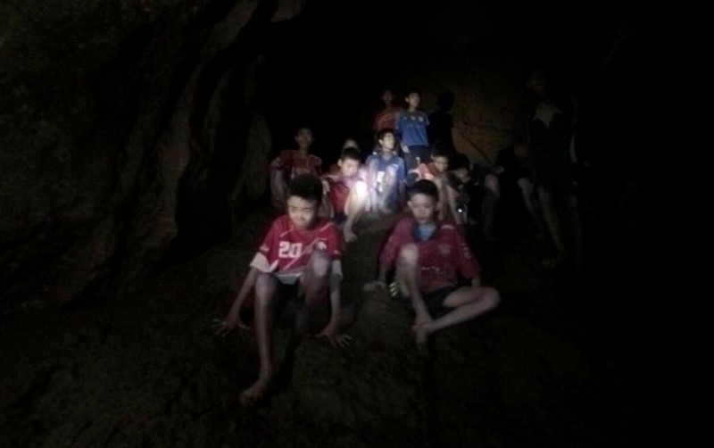Illustration for article titled Por qué los niños atrapados en la cueva de Tailandia no pueden simplemente nadar con máscaras de oxígeno y salir